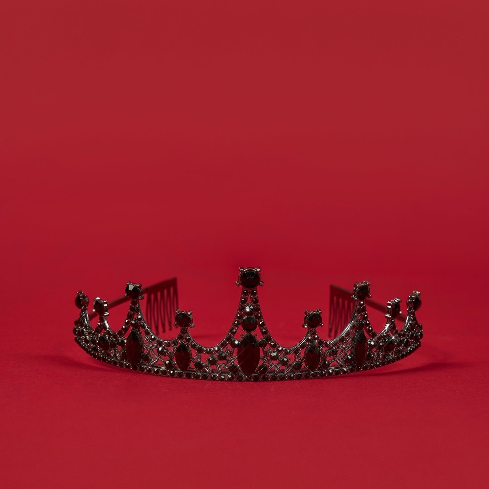 Oh Polly Crystal-Embellished Tiara in Black Size One SizeOne Size